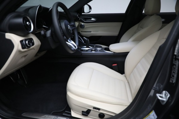 New 2023 Alfa Romeo Giulia Ti Lusso for sale $50,370 at Bugatti of Greenwich in Greenwich CT 06830 15