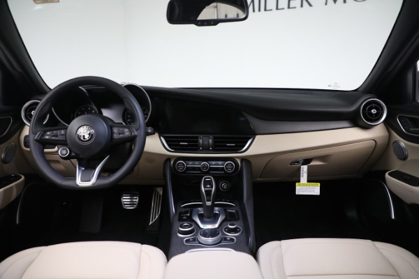 New 2023 Alfa Romeo Giulia Ti Lusso for sale $50,370 at Bugatti of Greenwich in Greenwich CT 06830 24