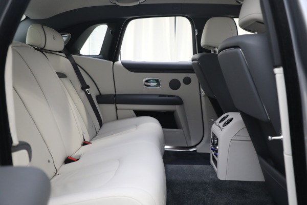 Used 2022 Rolls-Royce Ghost for sale $365,900 at Bugatti of Greenwich in Greenwich CT 06830 25