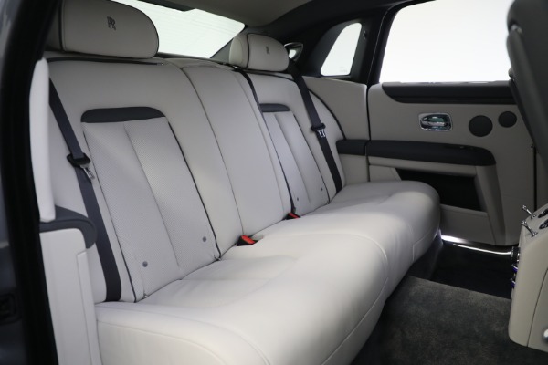 Used 2022 Rolls-Royce Ghost for sale $365,900 at Bugatti of Greenwich in Greenwich CT 06830 26