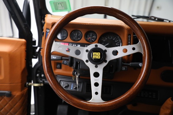 Used 1993 Land Rover Defender 110 for sale $195,900 at Bugatti of Greenwich in Greenwich CT 06830 21