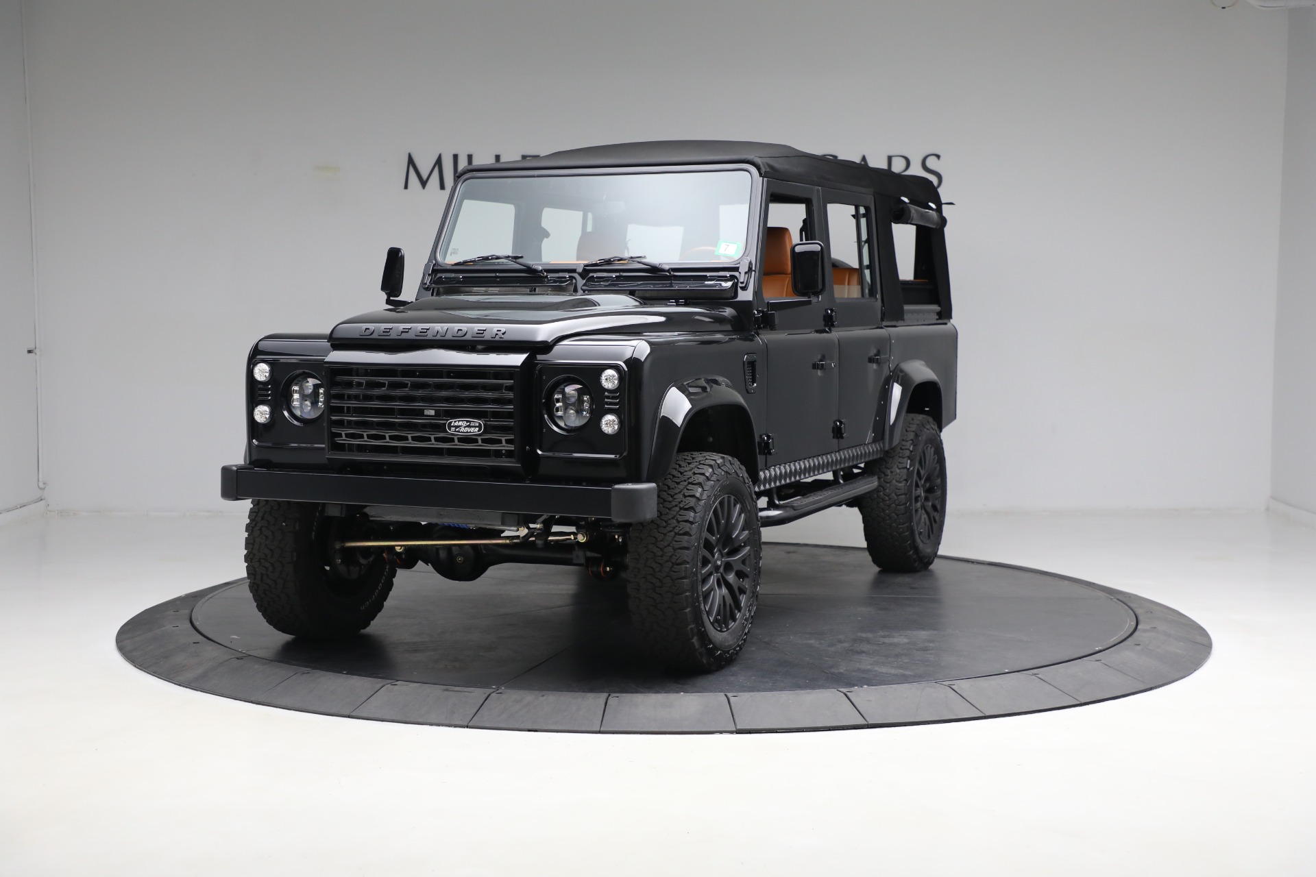 Used 1993 Land Rover Defender 110 for sale $195,900 at Bugatti of Greenwich in Greenwich CT 06830 1
