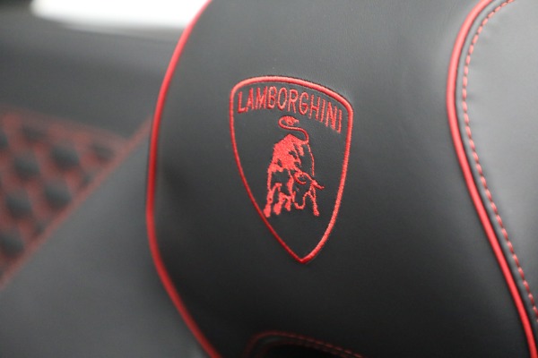 Used 2021 Lamborghini Huracan LP 610-2 EVO Spyder for sale $289,900 at Bugatti of Greenwich in Greenwich CT 06830 27