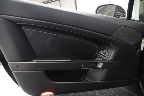 Used 2009 Aston Martin V8 Vantage Roadster for sale $59,900 at Bugatti of Greenwich in Greenwich CT 06830 22