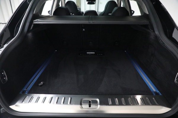 Used 2021 Aston Martin DBX for sale $134,900 at Bugatti of Greenwich in Greenwich CT 06830 27