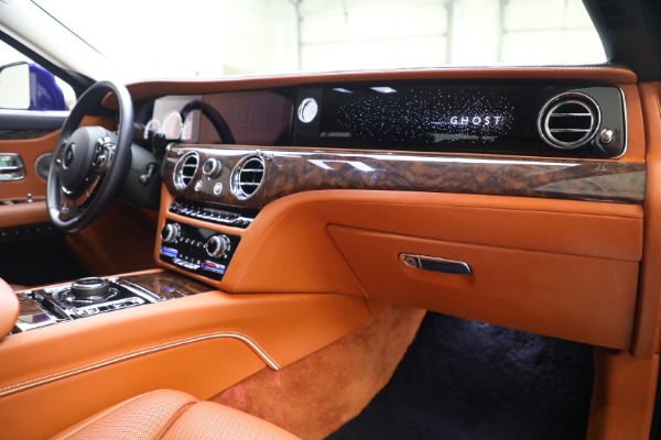 Used 2022 Rolls-Royce Ghost EWB for sale $345,900 at Bugatti of Greenwich in Greenwich CT 06830 26