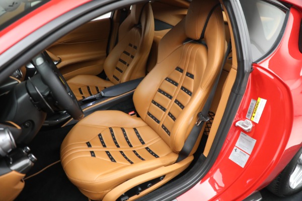 Used 2018 Ferrari 812 Superfast for sale $395,900 at Bugatti of Greenwich in Greenwich CT 06830 15