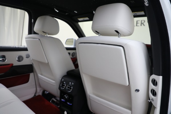 New 2023 Rolls-Royce Black Badge Cullinan for sale $481,500 at Bugatti of Greenwich in Greenwich CT 06830 26