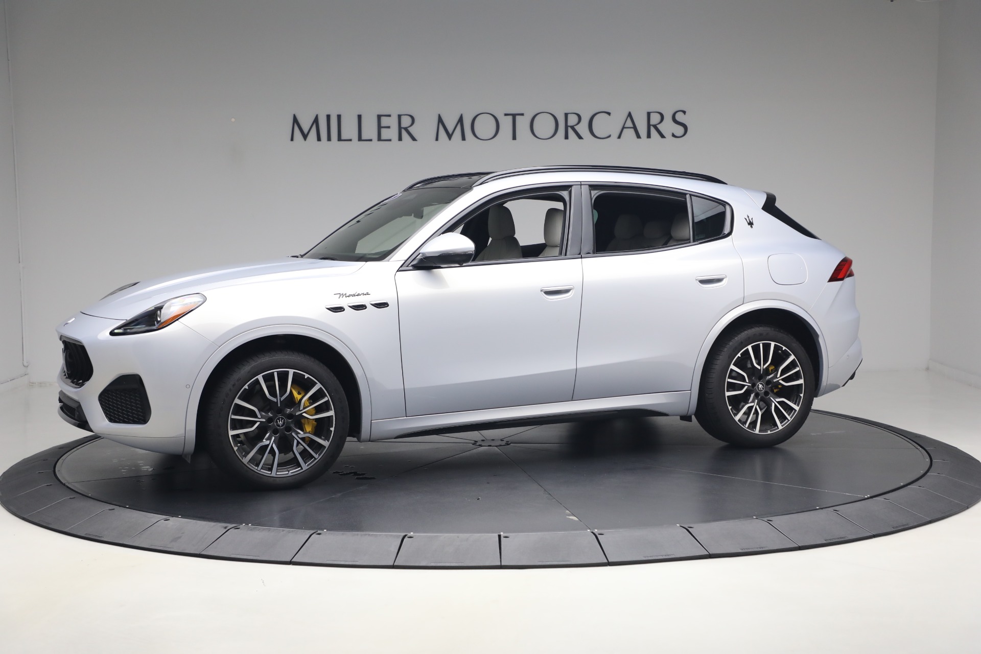 Used 2023 Maserati Grecale Modena for sale $44,900 at Bugatti of Greenwich in Greenwich CT 06830 1