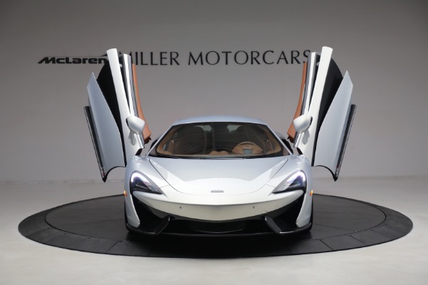 Used 2017 McLaren 570S for sale $166,900 at Bugatti of Greenwich in Greenwich CT 06830 13