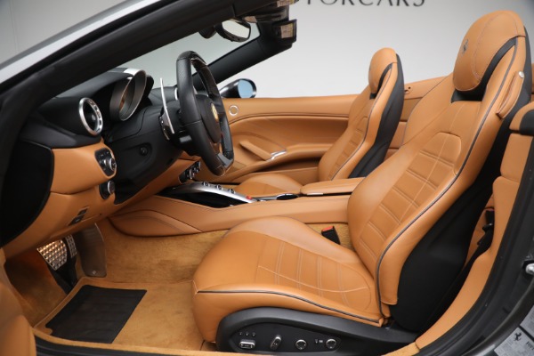 Used 2017 Ferrari California T for sale $151,900 at Bugatti of Greenwich in Greenwich CT 06830 16