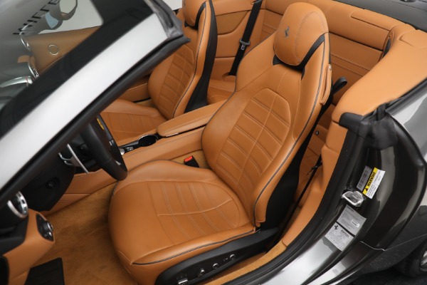 Used 2017 Ferrari California T for sale $151,900 at Bugatti of Greenwich in Greenwich CT 06830 17