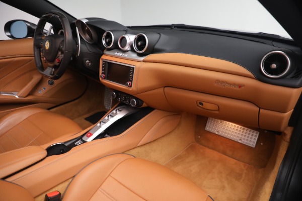 Used 2017 Ferrari California T for sale $151,900 at Bugatti of Greenwich in Greenwich CT 06830 22