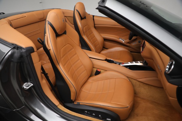 Used 2017 Ferrari California T for sale $151,900 at Bugatti of Greenwich in Greenwich CT 06830 24