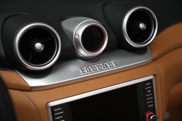 Used 2017 Ferrari California T for sale $151,900 at Bugatti of Greenwich in Greenwich CT 06830 26