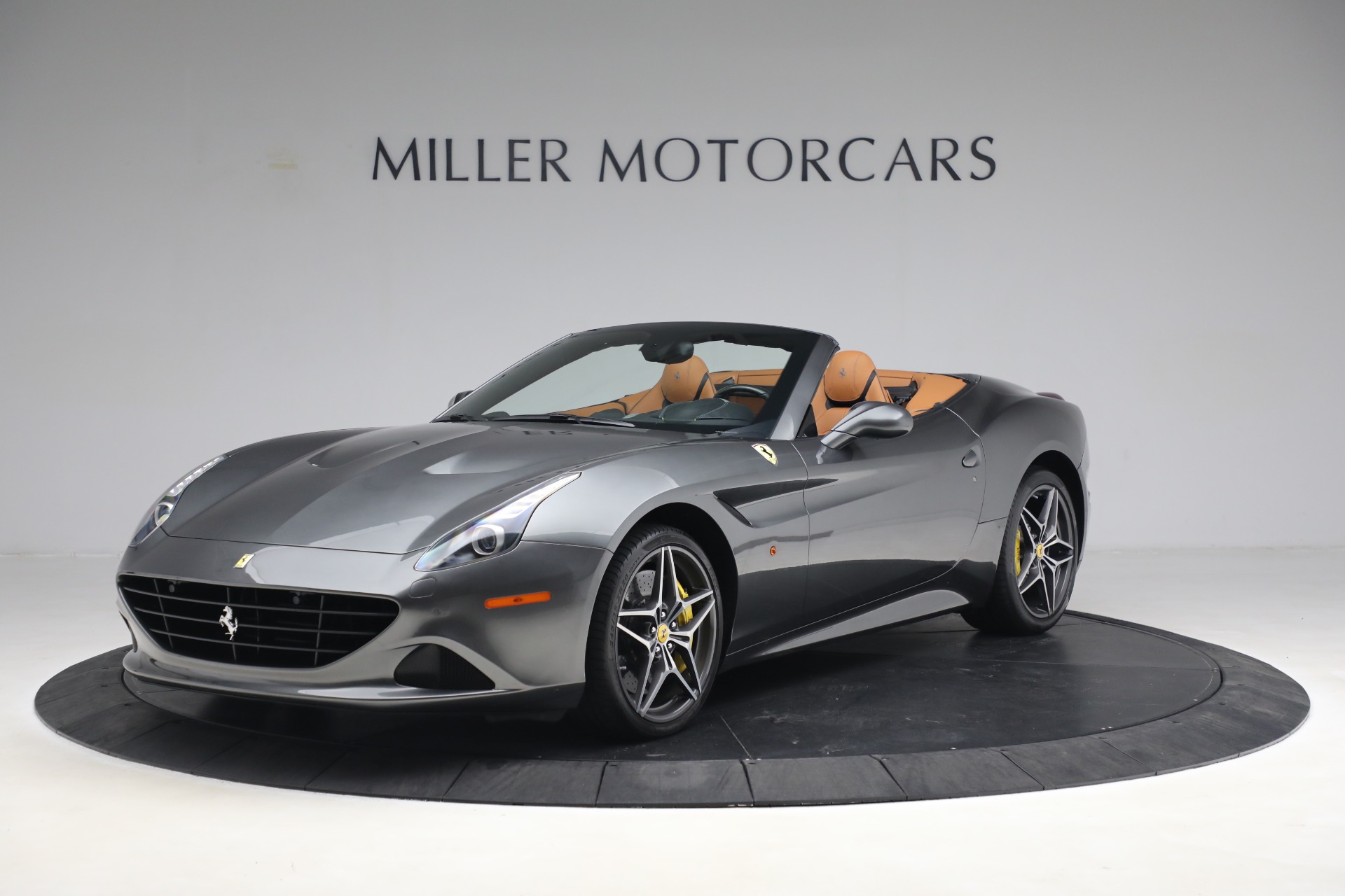 Used 2017 Ferrari California T for sale $151,900 at Bugatti of Greenwich in Greenwich CT 06830 1