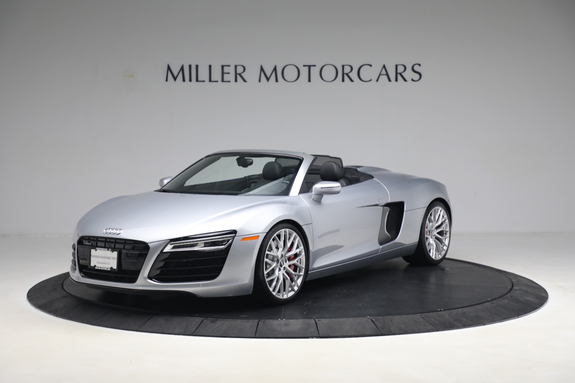 Used 2015 Audi R8 4.2 quattro Spyder for sale $149,900 at Bugatti of Greenwich in Greenwich CT 06830 1