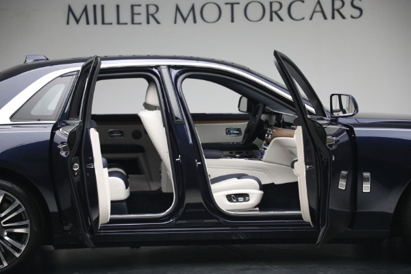 Used 2021 Rolls-Royce Ghost for sale $299,900 at Bugatti of Greenwich in Greenwich CT 06830 26