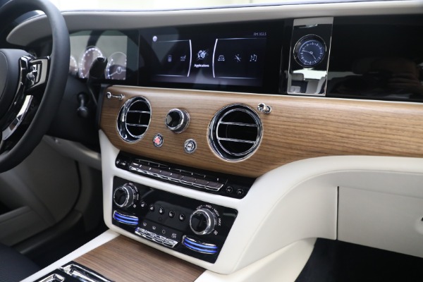 Used 2021 Rolls-Royce Ghost for sale $299,900 at Bugatti of Greenwich in Greenwich CT 06830 28