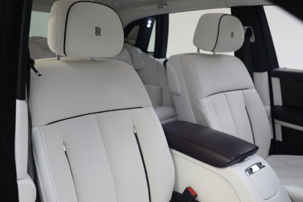 Used 2018 Rolls-Royce Phantom for sale Call for price at Bugatti of Greenwich in Greenwich CT 06830 15