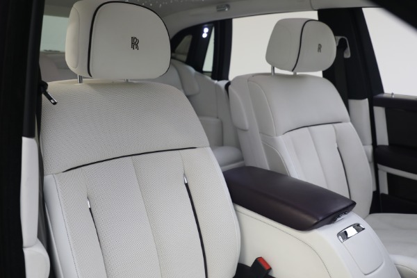 Used 2018 Rolls-Royce Phantom for sale Sold at Bugatti of Greenwich in Greenwich CT 06830 15