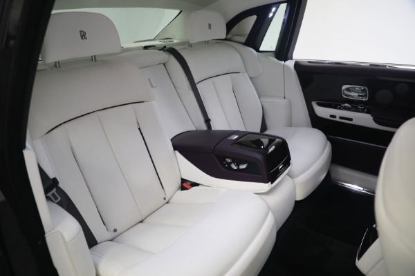 Used 2018 Rolls-Royce Phantom for sale Sold at Bugatti of Greenwich in Greenwich CT 06830 18