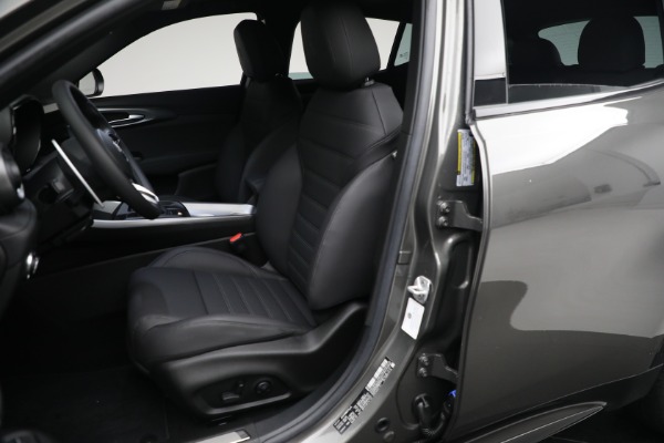 Used 2024 Alfa Romeo Tonale Hybrid Veloce for sale $28,900 at Bugatti of Greenwich in Greenwich CT 06830 21