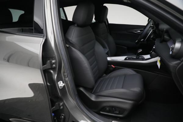 New 2024 Alfa Romeo Tonale Veloce for sale $57,300 at Bugatti of Greenwich in Greenwich CT 06830 22