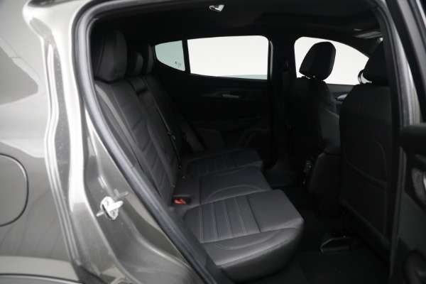 Used 2024 Alfa Romeo Tonale Hybrid Veloce for sale $28,900 at Bugatti of Greenwich in Greenwich CT 06830 24