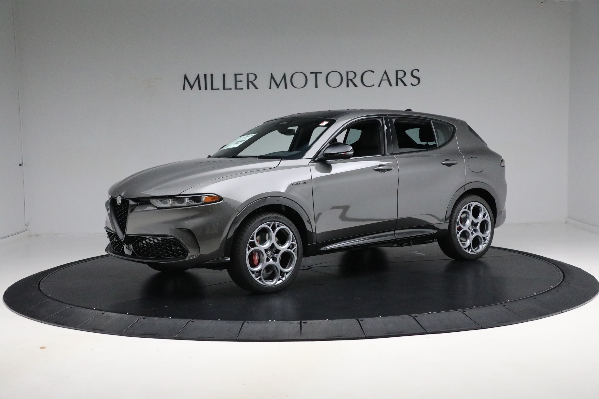 Used 2024 Alfa Romeo Tonale Hybrid Veloce for sale $28,900 at Bugatti of Greenwich in Greenwich CT 06830 1