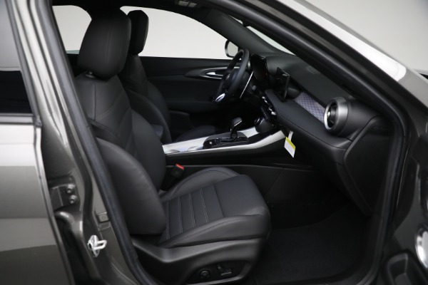 New 2024 Alfa Romeo Tonale Veloce for sale $55,300 at Bugatti of Greenwich in Greenwich CT 06830 25