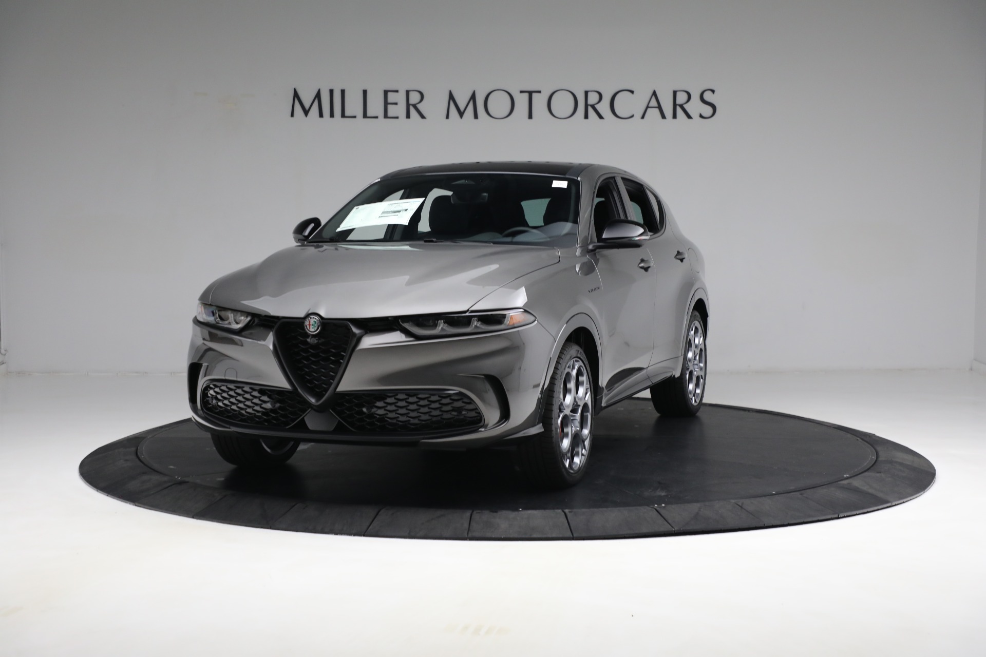 New 2024 Alfa Romeo Tonale Veloce for sale $55,300 at Bugatti of Greenwich in Greenwich CT 06830 1