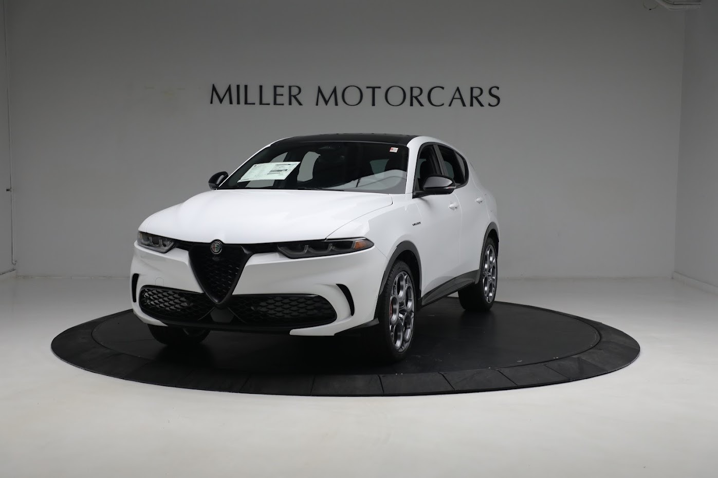 New 2024 Alfa Romeo Tonale Veloce for sale $56,640 at Bugatti of Greenwich in Greenwich CT 06830 1