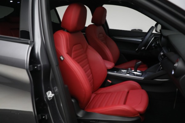 New 2024 Alfa Romeo Stelvio Veloce for sale $59,205 at Bugatti of Greenwich in Greenwich CT 06830 17