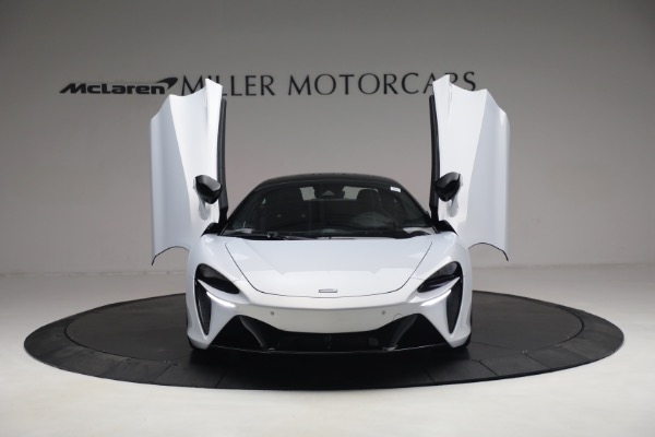 New 2023 McLaren Artura TechLux for sale $279,835 at Bugatti of Greenwich in Greenwich CT 06830 13