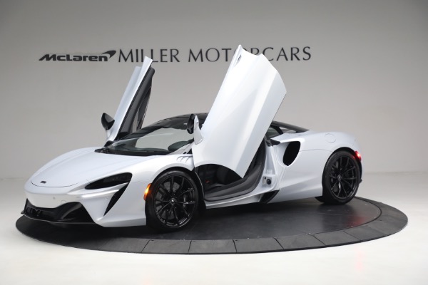 New 2023 McLaren Artura TechLux for sale $279,835 at Bugatti of Greenwich in Greenwich CT 06830 14