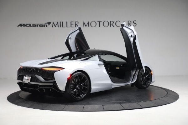 New 2023 McLaren Artura TechLux for sale $279,835 at Bugatti of Greenwich in Greenwich CT 06830 16