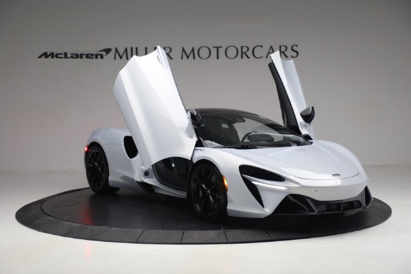 New 2023 McLaren Artura TechLux for sale $279,835 at Bugatti of Greenwich in Greenwich CT 06830 17
