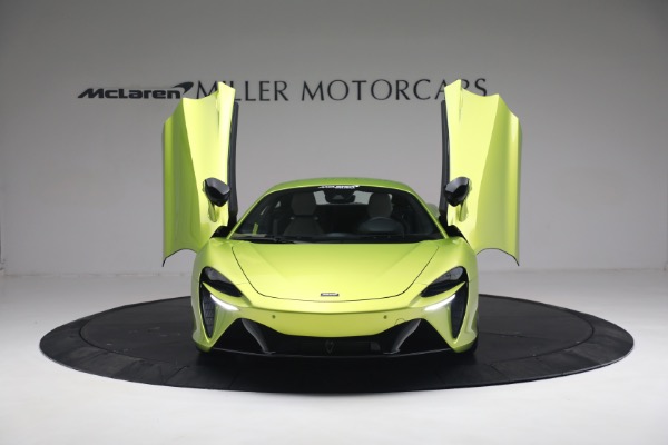 New 2023 McLaren Artura Vision for sale $277,875 at Bugatti of Greenwich in Greenwich CT 06830 13