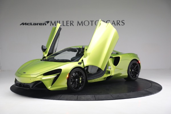 New 2023 McLaren Artura Vision for sale $277,875 at Bugatti of Greenwich in Greenwich CT 06830 14
