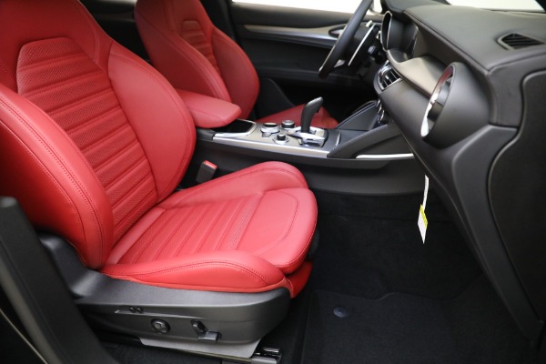 New 2023 Alfa Romeo Stelvio Veloce for sale $48,900 at Bugatti of Greenwich in Greenwich CT 06830 16