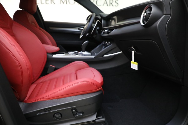 New 2023 Alfa Romeo Stelvio Veloce for sale $48,900 at Bugatti of Greenwich in Greenwich CT 06830 17