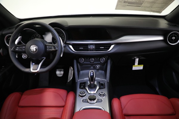 New 2023 Alfa Romeo Stelvio Veloce for sale $48,900 at Bugatti of Greenwich in Greenwich CT 06830 23