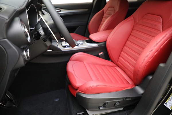 New 2023 Alfa Romeo Stelvio Veloce for sale $48,900 at Bugatti of Greenwich in Greenwich CT 06830 24