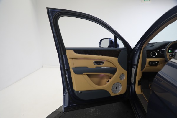 New 2023 Bentley Bentayga Hybrid for sale $250,740 at Bugatti of Greenwich in Greenwich CT 06830 20