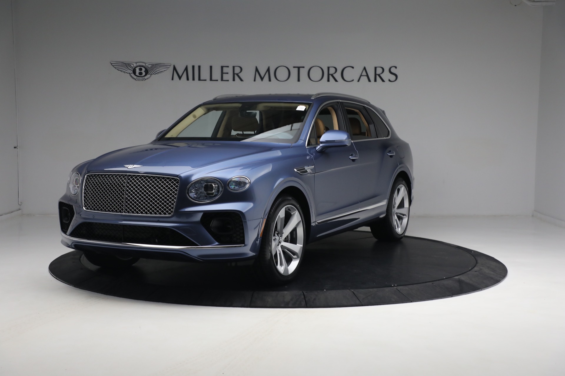 New 2023 Bentley Bentayga Hybrid for sale $250,740 at Bugatti of Greenwich in Greenwich CT 06830 1