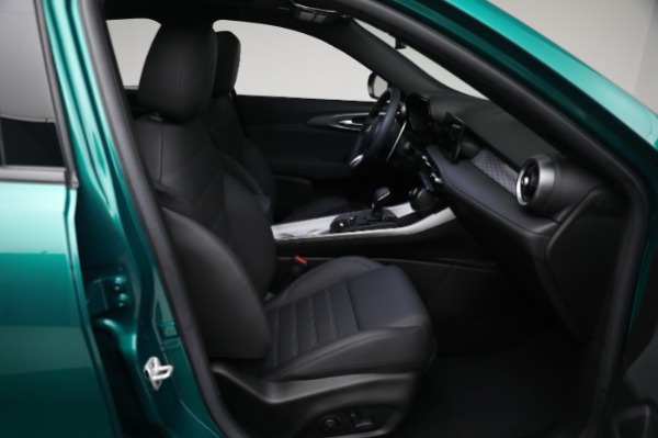 New 2024 Alfa Romeo Tonale Veloce for sale $58,840 at Bugatti of Greenwich in Greenwich CT 06830 21