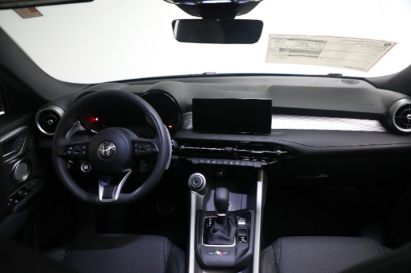 New 2024 Alfa Romeo Tonale Veloce for sale $58,840 at Bugatti of Greenwich in Greenwich CT 06830 28