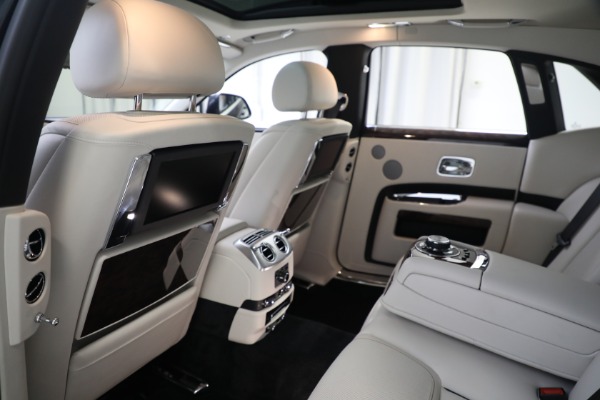 Used 2019 Rolls-Royce Ghost for sale $225,900 at Bugatti of Greenwich in Greenwich CT 06830 24