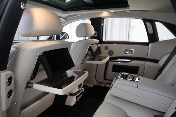 Used 2019 Rolls-Royce Ghost for sale $225,900 at Bugatti of Greenwich in Greenwich CT 06830 25